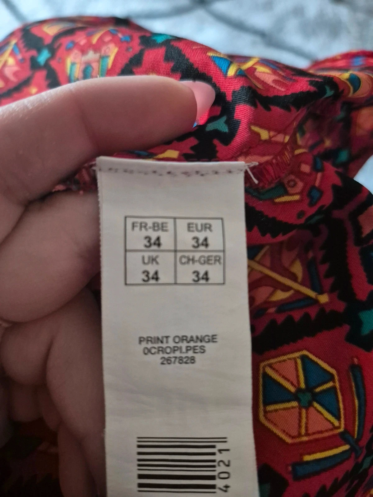 Sleeveless short top with a pattern – photo 7